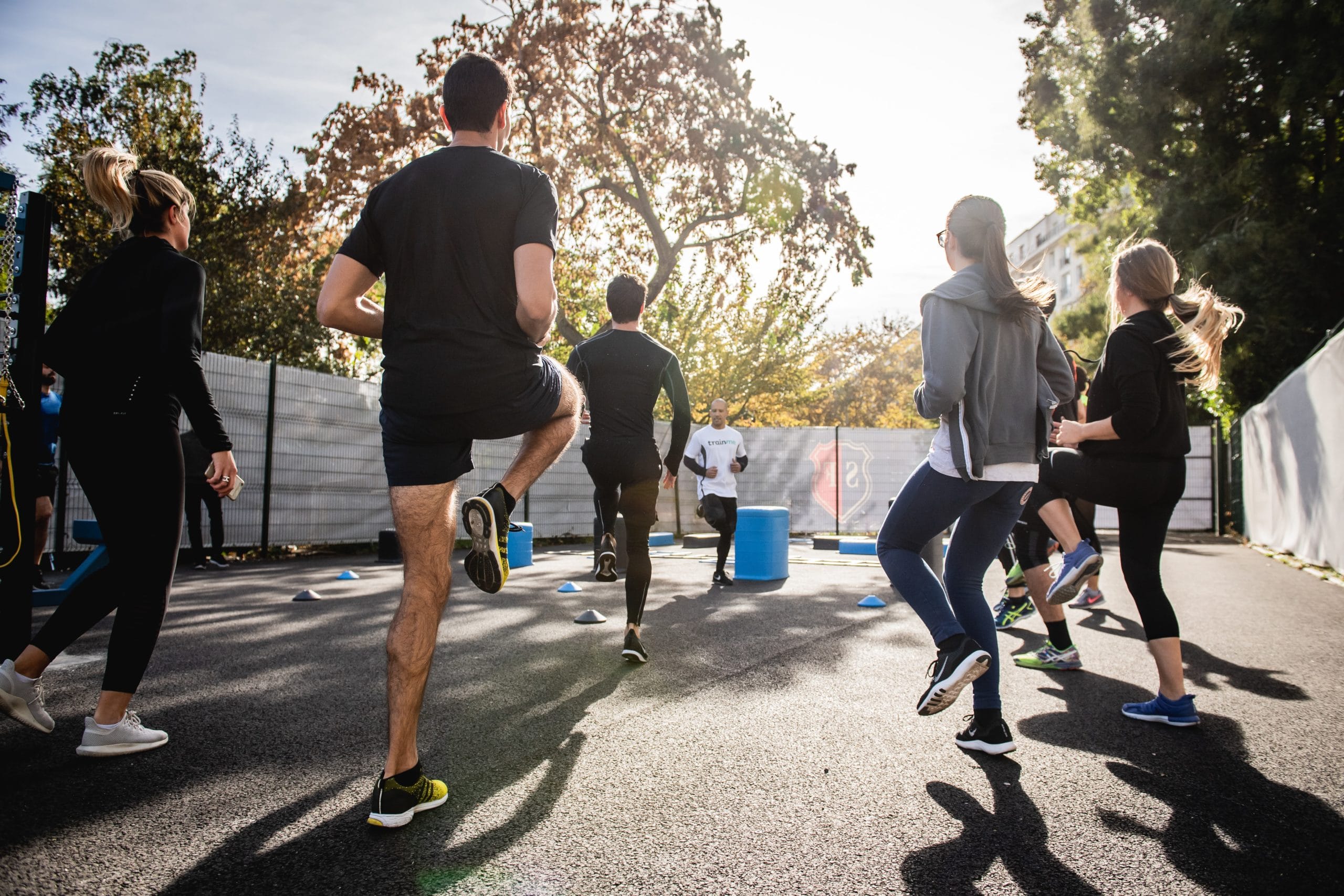 S'entraîner en petits groupes de 5 ou 6 personnes pour plus de fun. chez Invictus Coaching Allauch